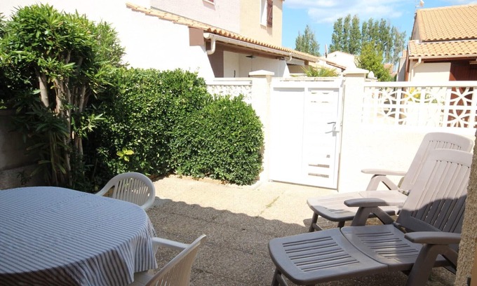 Portiragnes-Plage House | Corner villa located in a secured residence with pool, for 4 people, at only 400m from the beach.