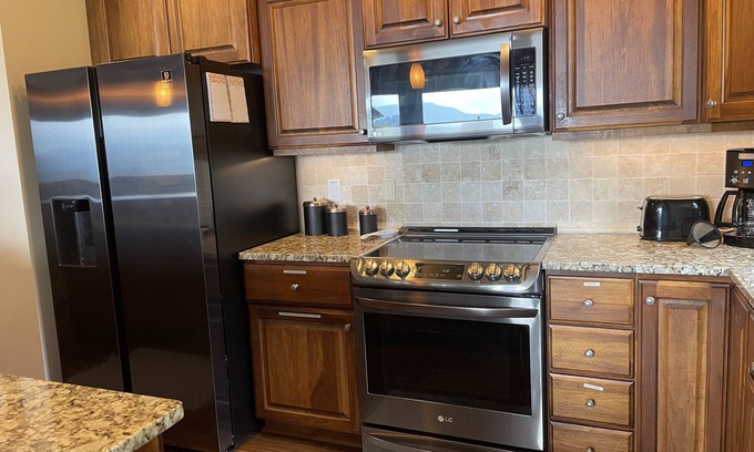 Boone Condo | CornerBalcny,GRTVIEW,trails,fish pond,amenities