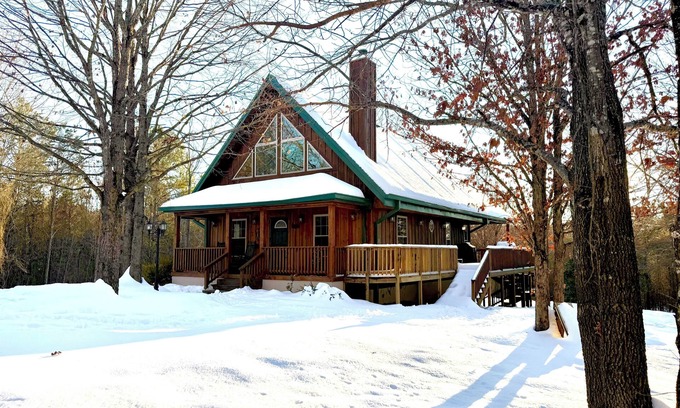 Hatfield House | Cornerstone Mountain Retreat -BACK TO SCHOOL SPECIAL! Discount on base rate.