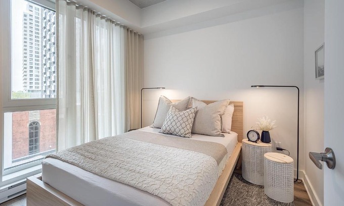 Shaughnessy Village Apartment | Corporate / business accommodation in Montreal Heart