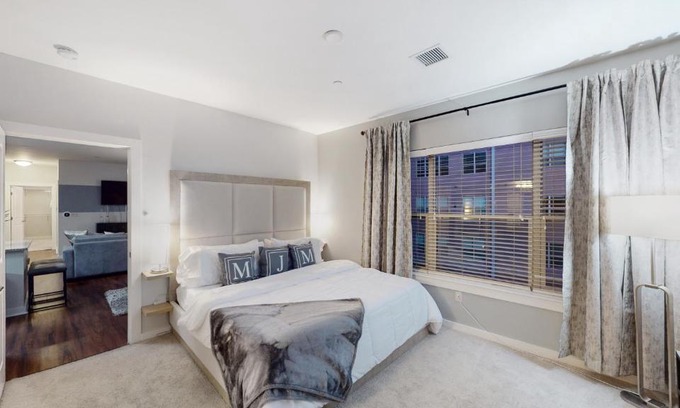 Malden Apartment | Corporate King and Queen Near Train # 304