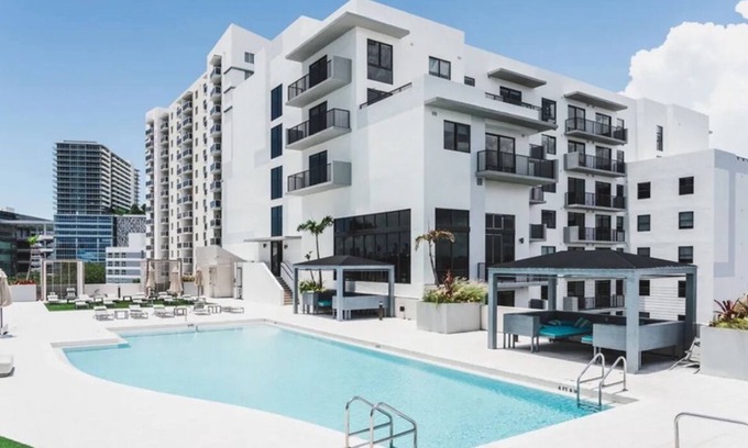 Allapattah Condo | Corporate Miami 2BR/2BA w/Balcony City view