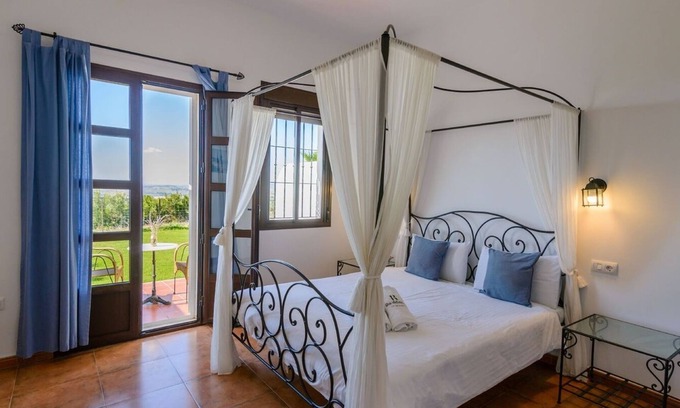 Arcos de la Frontera Villa | Cortijo Escondido Arcos de la Frontera by Ruralidays