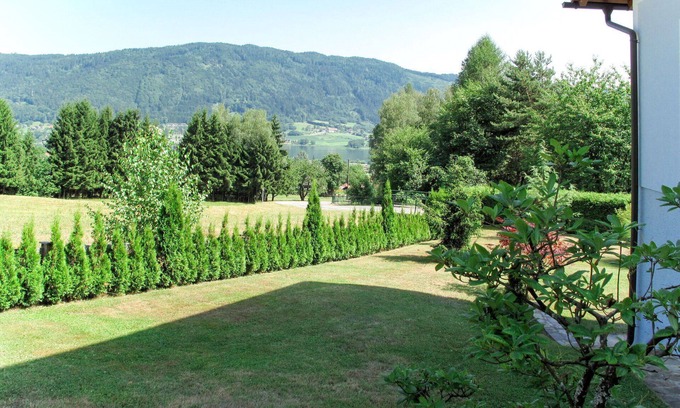 Tschoran Apartment | Cosy apartment for 5 guests with TV and terrace