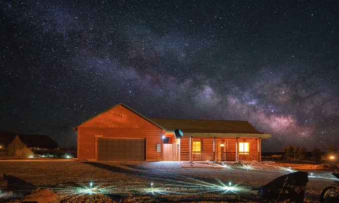 Kanab Cabin | ★ Cosmic Casita ★ near Zion, Bryce, Best Friends, Lake Powell