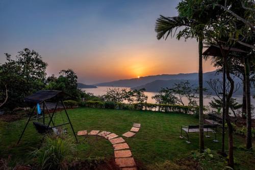 Paud Villa | CosmicStays Countryside Panorama-Lakeview Bungalow