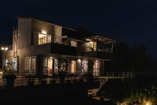 Paud Villa | CosmicStays Grey Stone Villa Mountain & Dam View