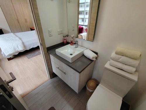 Ecuadorian Amazon Apartment | Cosmopolitan suit 51