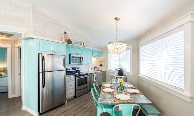 Port Aransas House | Costa Azul Beach Cottage, Sunday Villas 2 - Pool - Walk to Beach - In Town