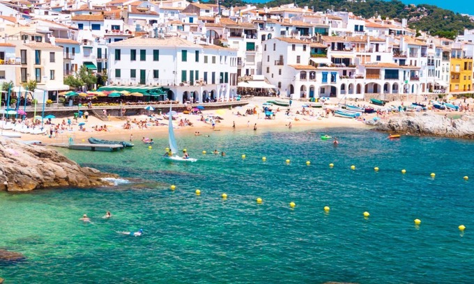 Calella de Palafrugell Apartment | Costa Brava E-6 in Lloret de Mar