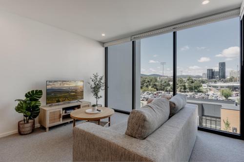 Phillip Apartment | Cosy 1-Bed with Pool, Gym and Secure Parking