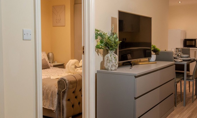 Oakleigh Apartment | Cosy 1 Bedroom Apartment with Private Patio Area