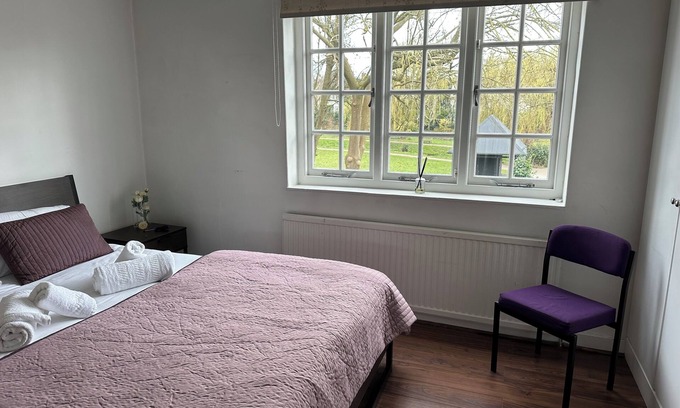 Garden Suburb Apartment | Cosy 2-Bed Retreat in Hampstead