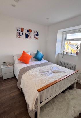 Thamesfield Apartment | Cosy 2 bed suite in Putney, Sleeps 6, with Netflix & Games