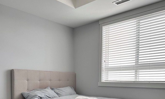 Calgary Apartment | Cosy 2 bedroom & 2 bath apartment 9 minutes from the airport (YYC)