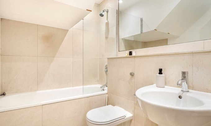 Pembridge Apartment | Cosy 2 bedroom, 2 bathroom flat in Notting Hill, closeby to Hyde Park