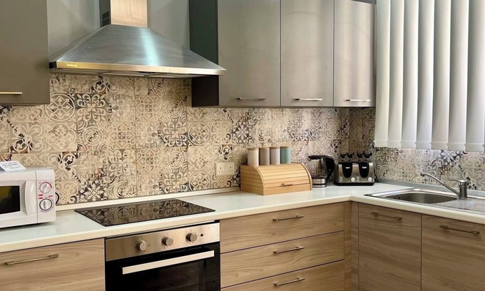 Marsalforn Apartment | Cosy 2-bedroom apartment with AC, WiFi in lovely Marsalforn, excellent location