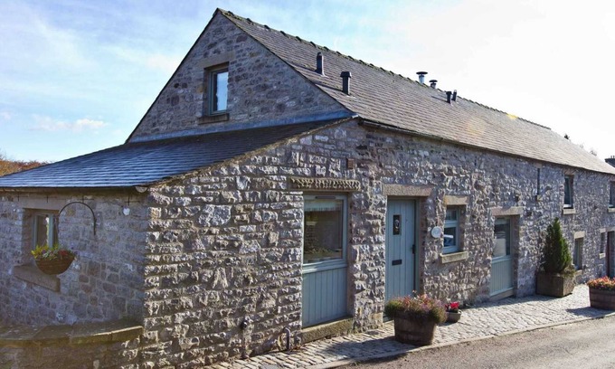 Great Longstone House | Cosy 2 bedroom barn in pretty village, close to the Monsal Trail and Chatsworth