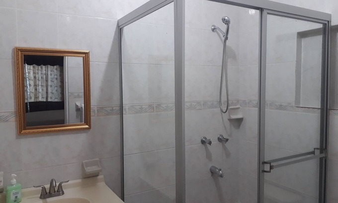 Runaway Bay House | Cosy 2 Bedroomd 2 BathroomsnPrivate Beach Access Available 10 minutes awayn
