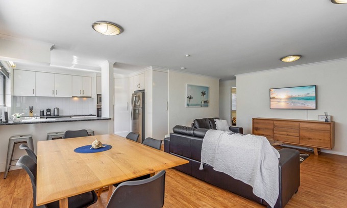 Maroochydore Apartment | Cosy 2-Bedroom Seaside Unit Steps from Beach