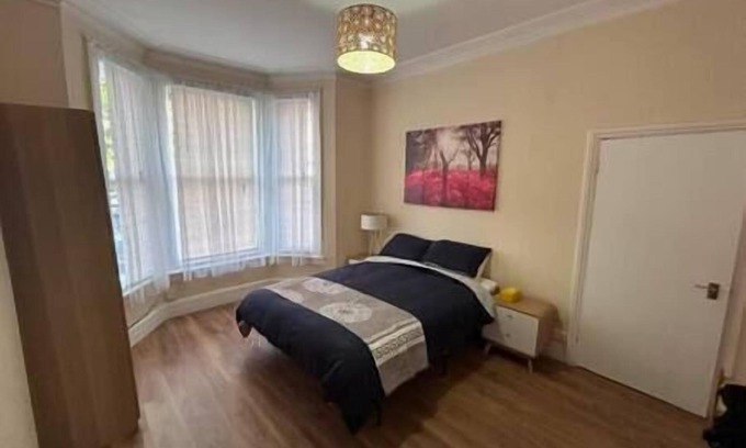 Charlton Apartment | Cosy 2BD Garden Flat - FREE PARKING - Near O2, Excel, City Airport