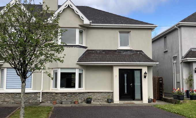 Kenmare House | Cosy 3 bed holiday home
