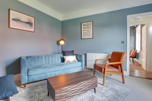 Colchester Apartment | Cosy 3 bedroom house with Free parking and WiFi