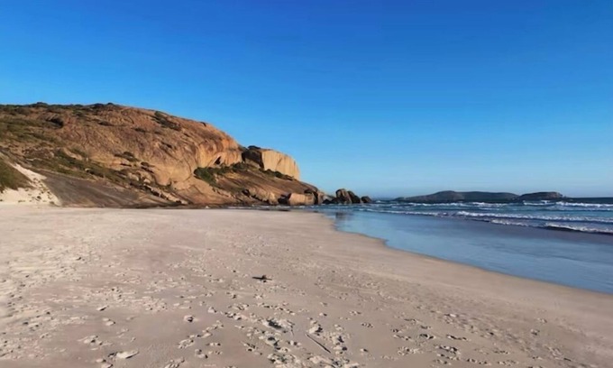 West Beach House | Cosy 3 x2 abode in peaceful West Beach, Esperance.