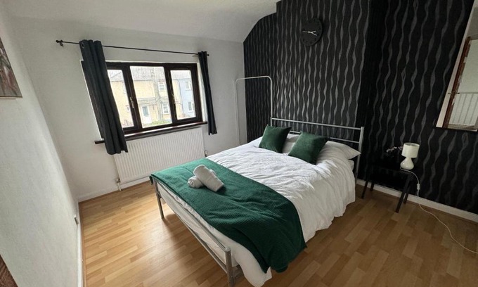 Oldbury House | Cosy 4 bedroom Birmingham