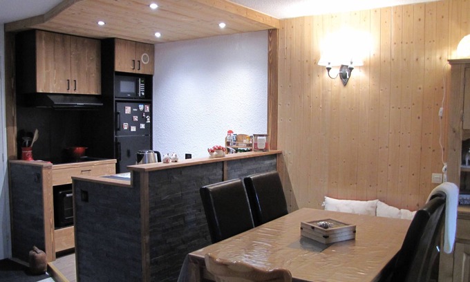 Les Avanchers-Valmorel Apartment | Cosy 4p townhouse apartment with skis in residence les Teppes