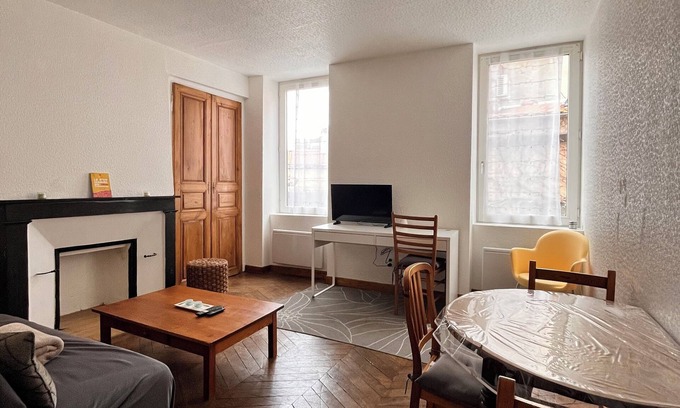 Clermont Ferrand City Centre Apartment | Cosy accommodation 2 steps from the cathedral