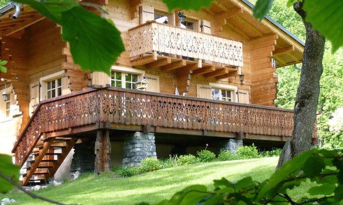 Servoz Ski Chalet | Cosy all-wood chalet, Chamonix valley, breathtaking Mont Blanc view