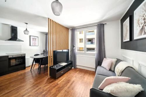 Republique - Tolstoi Apartment | Cosy Alsace