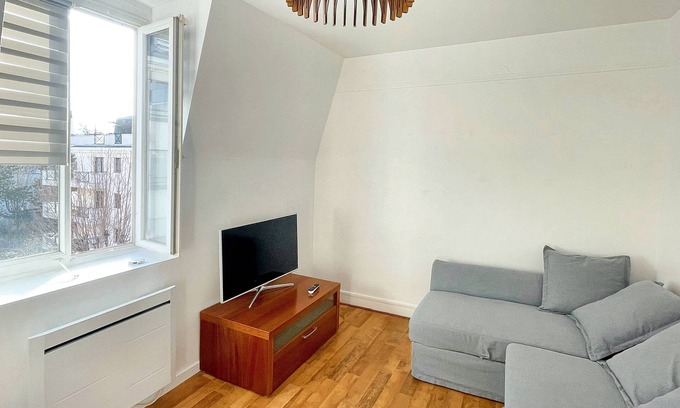 La Garenne-Colombes Apartment | Cosy and bright 3-room flat close to La Défense and Paris