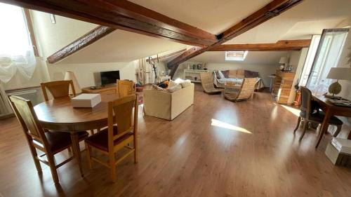 Quartier Hyper-Centre Apartment | Cosy and Calm in Grenoble City Heart with free and large parking Q-Park Chavant
