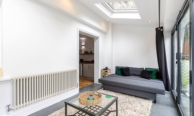 Shaftesbury Apartment | Cosy and Modern Battersea Home