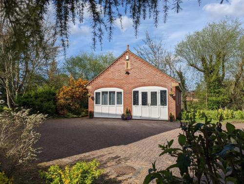 Ruskington House | Cosy and secluded brook-side lodge