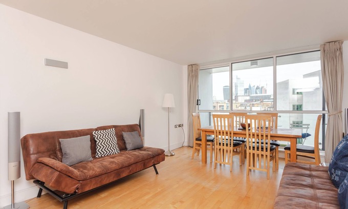 Elephant and Castle Condo | Cosy and Spacious 2 BD flat on Bermondsey St