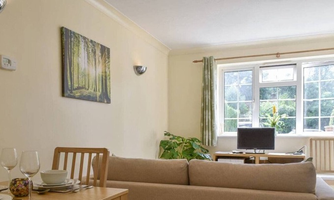 Verwood House | Cosy annexe, 4 person, nearby to beach and forests