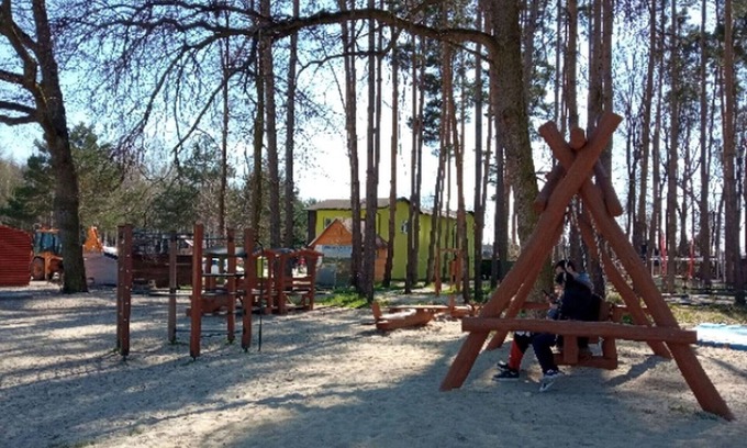 Hradec Kralove House | Cosy apartment in villa for 12 people with WIFI, TV, patio and pets allowed