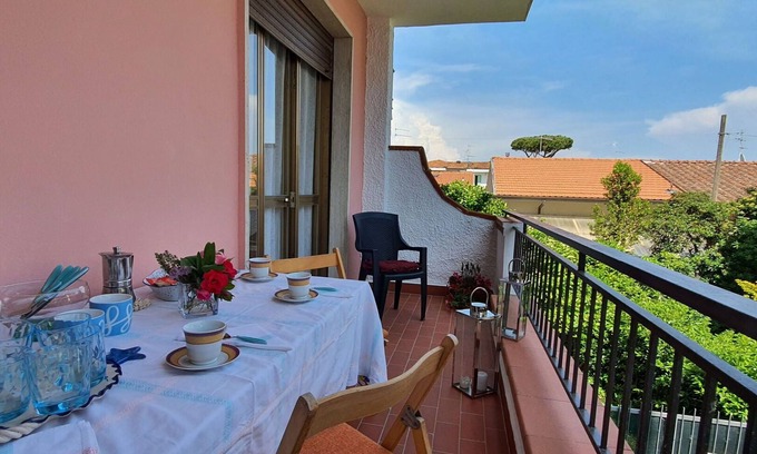 Torre del Lago Puccini Apartment | Cosy apartment for 5 guests with A/C, TV, balcony and pets allowed, close to Viareggio