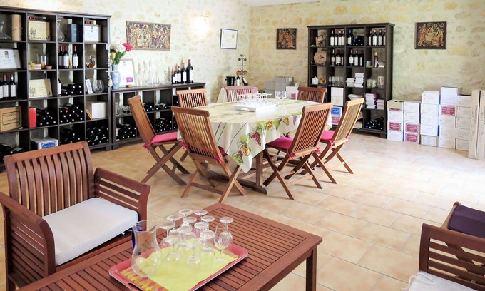 Jau-Dignac-et-Loirac House | Cosy apartment in villa for 5 people with WIFI, TV and parking