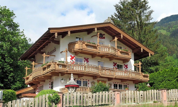 Ramsau im Zillertal Apartment | Cosy apartment for 12 guests with WIFI, TV and patio