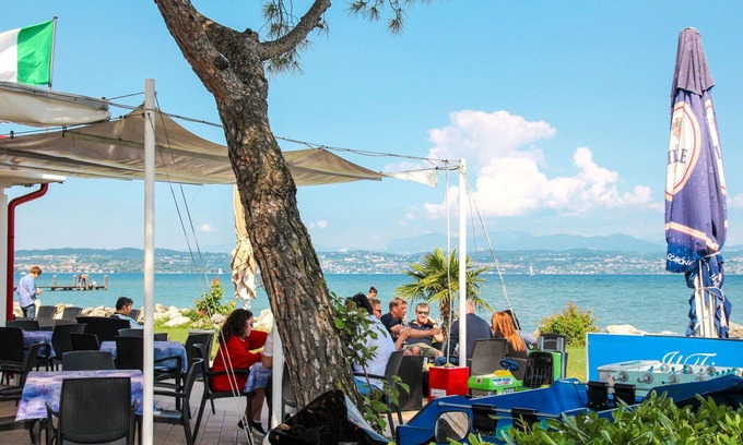 San Benedetto di Lugana Apartment | Cosy apartment for 6 guests with WIFI, pool, A/C, TV, terrace and parking