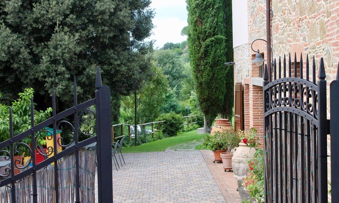 Popoltaio-Schiacciato Villa | Cosy apartment in villa for 9 people with pool, A/C, WIFI, TV, patio and parking
