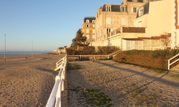 Trouville-sur-Mer Apartment | Cosy apartment with direct beach access