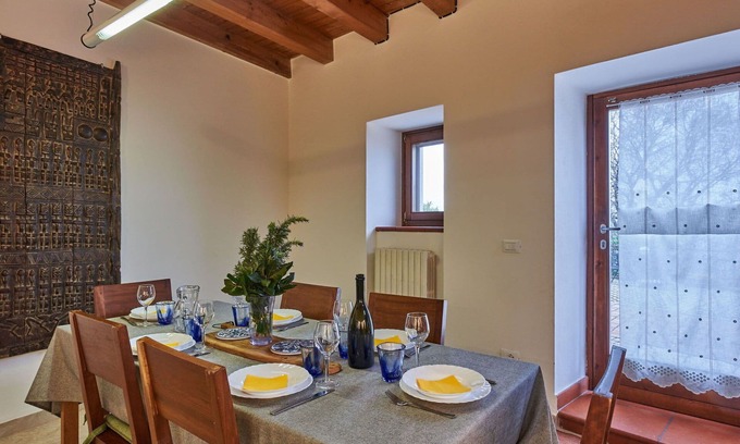 Caprino Veronese House | Cosy apartment in villa for 8 people with WIFI, TV and patio
