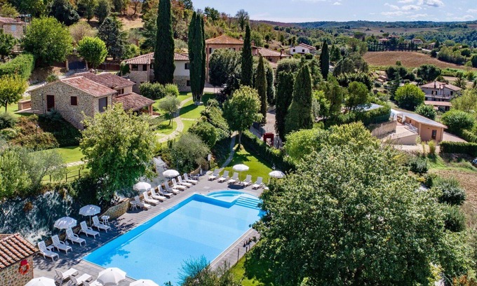 Popoltaio-Schiacciato Villa | Cosy apartment in villa for 8 guests with pool, WIFI, A/C, TV, patio and parking