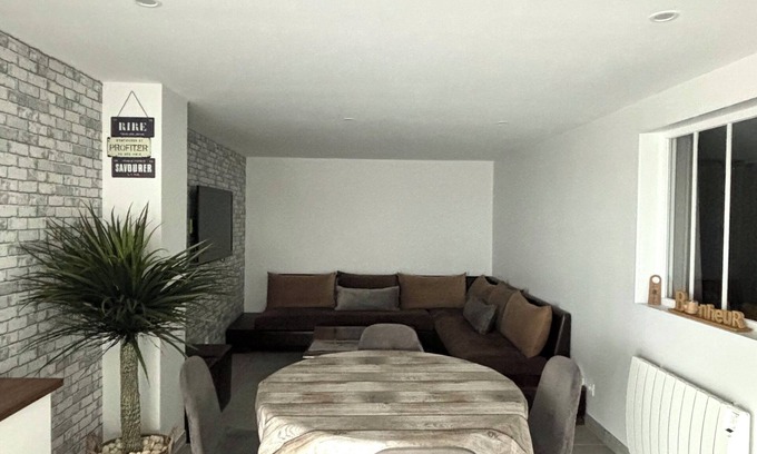 Serezin-du-Rhone Bed & Breakfast | Cosy apartment 90m²/6 persons