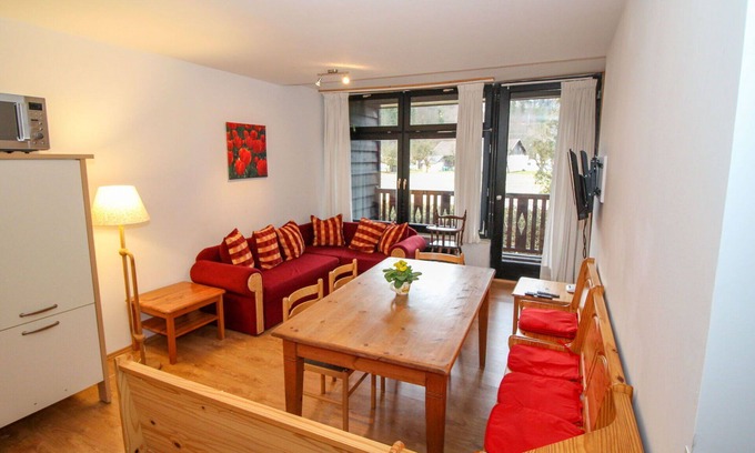 Muhldorf Apartment | Cosy apartment for 8 people with WIFI, TV, balcony and parking